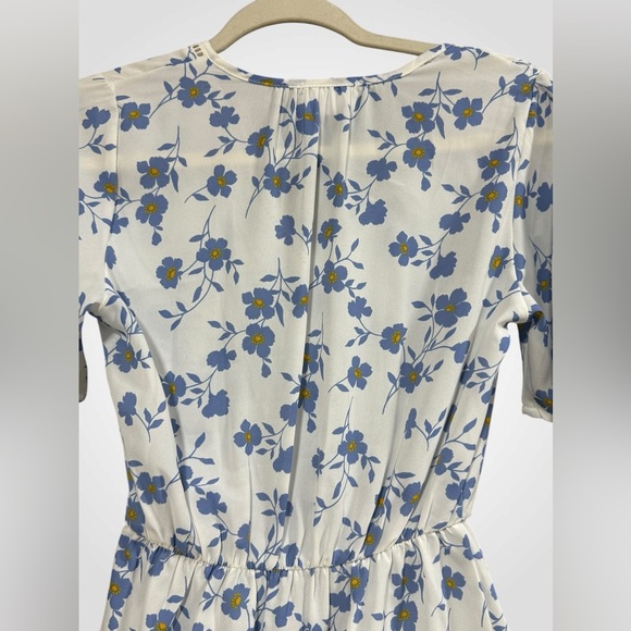 White blouse blue floral pattern by Sienna Sky lace trim short sleeves in XS - Picture 4 of 7